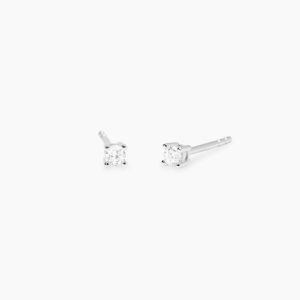 Pendientes con diamantes cultivados en laboratorio de 0,06 quilates